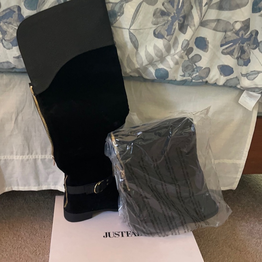 Brand new! size 6 Just Fab boots